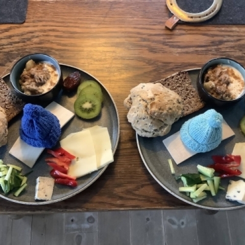 Bed and breakfast serveres