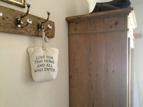 Knager og skab i entre
