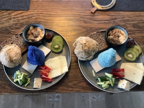 Bed and breakfast serveres
